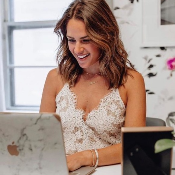 :: Stella & Dot | x Dress for Success Gold Boss Dainty Delicate Necklace - Picture 9 of 9